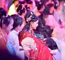 贵港汉服模特兼职(想做汉服模特去哪里找)