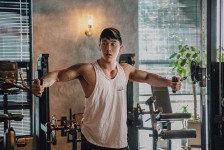 贵港肌肉男模(肌肉男模板)