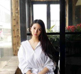 贵港女友兼职模特的小说(女友兼职模特的小说保举)
