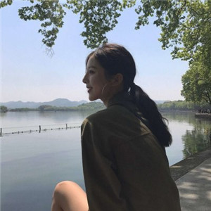 贵港私人伴游网带你看到天际，白色盐湖无际，蓝色天空无边