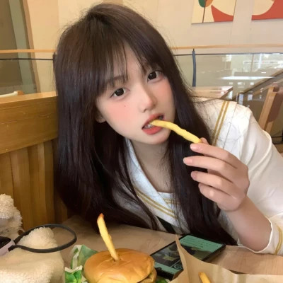 贵港伴游女生李欣怡的资料
