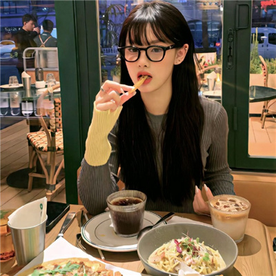 贵港伴游女生娄婷的资料