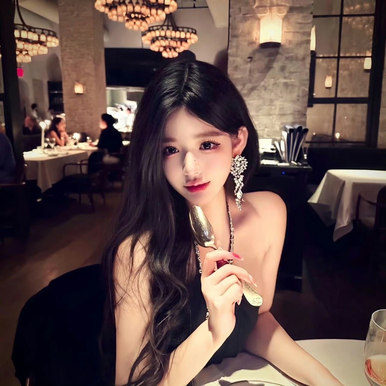 贵港伴游女生蓝盈盈的资料