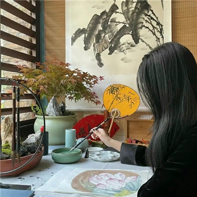 贵港伴游女生源又菡的资料